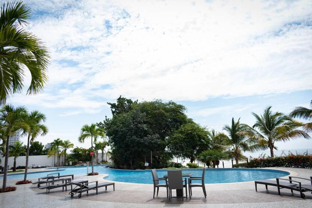 M3 Lujoso Y Comodo Departamento Con Playa 2 Piscinas Cancha De Tenis Jacuzzi Seguridad 24 Horas Manta Exterior photo
